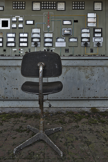 Emerging trends: Dutch photographer Hans van Vrouwerf shows us the end of the control room and the power plant in his personal industrial archeology. Find the project at #9452