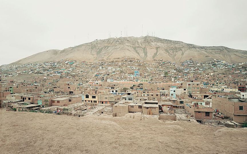 Landscape in my Mind: Thomas Struth, Cerro Moro Solar, Lima, Peru, 2003 C-Print, 180 x 282,2 cm Edition: 7/10
Courtesy Thomas Struth © Thomas Struth / VG Bild-Kunst, Bonn und Bildrecht, Wien, 2014 Photo: © Thomas Struth