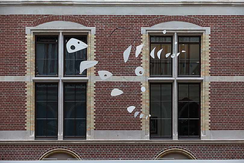 Kinetic Sculptures by Alexander Calder: Alexander Calder, Le 31 Janvier, 1950. Musée National d'Art Moderne, Paris © 2014 Calder Foundation, New York / Artists Rights Society, New York. Photo: Olivier Middendorp