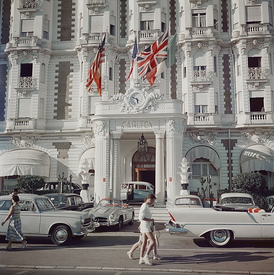 Iconic Photos from the Getty Images gallery: Carlton Hotel

The entrance to the Carlton Hotel, Cannes, France, 1958. (Photo by Slim Aarons/Hulton Archive/Getty Images)

Slim Aarons

2013 Getty Images