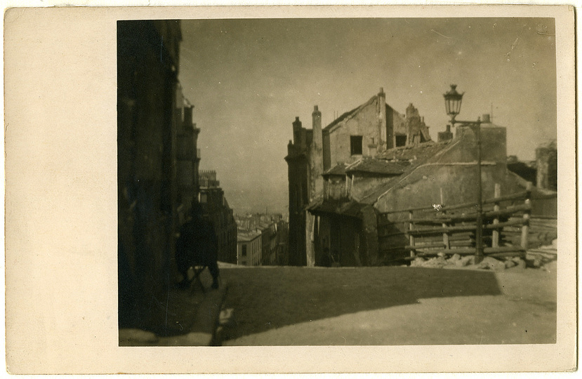 Paris Photo 2013: André Kertész, LA BUTTE MONTMARTRE, 1926, photographie, tirage d'époque sur carte postale galerie michèle chomette, Paris , Exhibitor : MICHELE CHOMETTE.