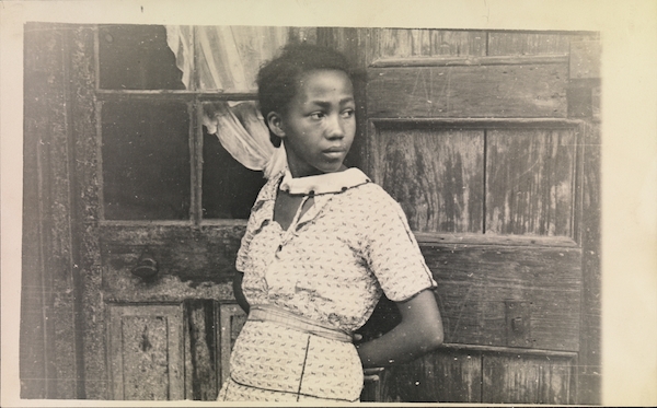 Walker Evans. A Life’s Work: Girl In French Quarter, New Orleans, February - March 1935, 117 x 178 mm. Lunn Gallery Stamp (1975) © Walker Evans Archive, The Metropolitan Museum of Art