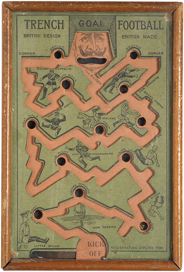 War and Propaganda 14/18: Marble Game „Trench Football“, unknown british producer, um 1914, wood, glass, lithography, 23 x 18 x 2,5 cm, Museum für Kunst und Gewerbe Hamburg