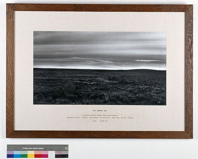 Landscape in my Mind: Hamish Fulton
Alaska, 1977
Fotografie auf Papier mit gedrucktem Text, 6-tlg., je 76 x 107 cm
Museum moderner Kunst Stiftung Ludwig Wien
© VG Bild-Kunst, Bonn und Bildrecht, Wien, 2014 Foto: © Museum moderner Kunst Stiftung Ludwig Wien