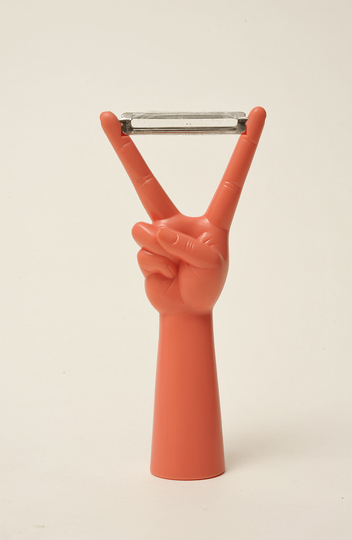 Good Taste? Bad Taste?: Hand-shaped Vegetable Peeler, designer unknown, 2008, Sammlung Werkbundarchiv – Museum der Dinge, Berlin.