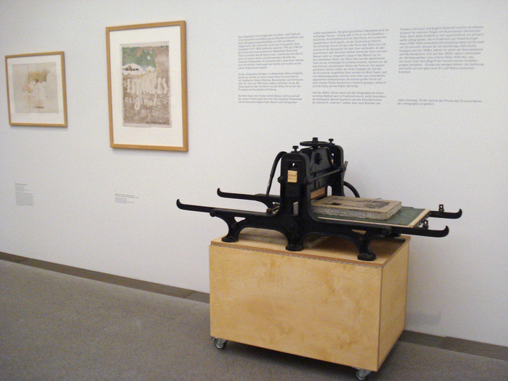 Édouard Vuillard: Turn of the Century Paris: Édouard Vuillard's Lithographic press installed at the exhibition 