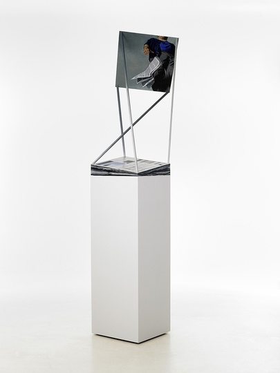 Martin Schnur: Display #6 (Detail), 2011, Oil on copper, Sockel, 237 x 63 x 60 cm