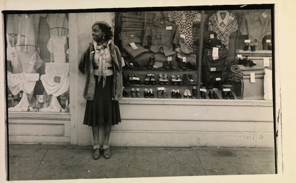 Walker Evans. A Life’s Work: Young Women Outside Clothing Store, 1934–35
114 x 184 mm. Lunn Gallery Stamp (1975) © Walker Evans Archive, The Metropolitan Museum of Art