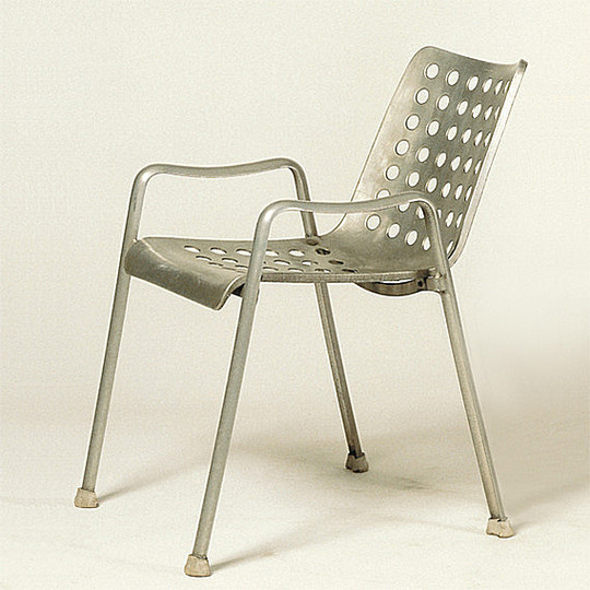 100 Years of Swiss Design: “Landi” Chair designed by Hans Coray is the official outdoor chair of the Schweizerische Landesausstellung (Swiss National Exhibition), held in Zurich in 1939. It was designed in 1938 and went into production in 1939 by the manufacturer P. & W. Blattmann Metallwarenfabrik, Wädenswil, Switzerland. In 1962 the manufacturers changed the number and arrangement of the perforations, reducing the rows from 7 to 6 and the original 91 holes to 60; after 1971 also marketed under the name “2070 Spartana” by Zanotta s.p.a. This enabled mass production rather than individual processing and gave the springy seat greater stability.