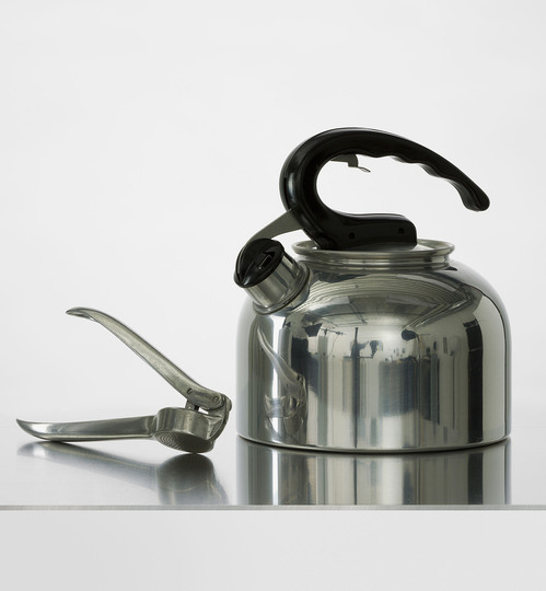 100 Years of Swiss Design: Karl Zysset, Zylyss, ca. 1950 / MEWA Blattmann, Kettle TECA, 1949. Museum für Gestaltung Zürich, Design Collection. Photo: U. Romito © ZHdK