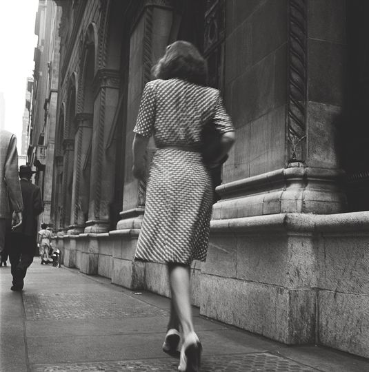 Stanley Kubrick As Photographer: Stanley Kubrick, Street Conversations – Woman walking down the street, 1946. Courtesy Museum of the City of New York, Gift of Cowles Communications, Inc. © SK Film Archives, LLC.