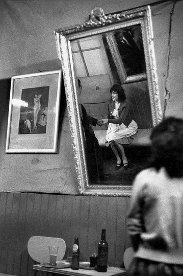 Paris Photo 2013: Sergio Larrain, Bar Los Siete Espejos, Valparaiso, Chili, 1963, printed 1975 Gelatin silver print ©Sergio Larrain/Magnum Photos Exhibitor : Magnum Gallery.