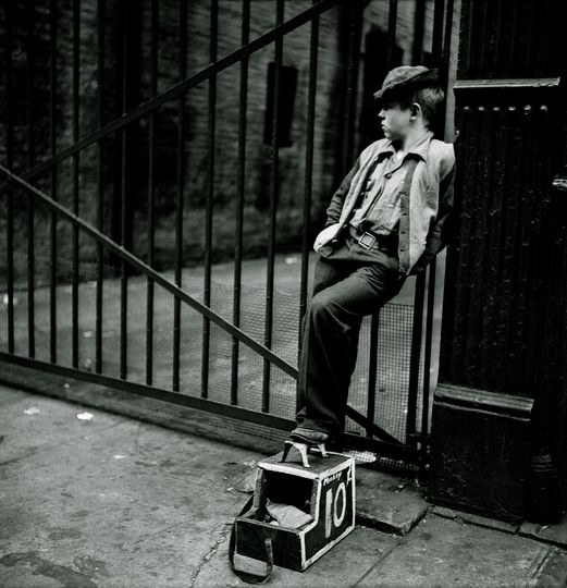 Stanley Kubrick As Photographer: Stanley Kubrick, Shoe Shine Boy – Mickey with his shoe shine stand, 1947. Courtesy Museum of the City of New York,
Gift of Cowles Communications, Inc. © SK Film Archives, LLC.