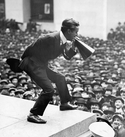 War and Propaganda 14/18: Unknown artist, Charlie Chaplin auf einer Kriegskundgebung in New York, 1918, Photography, Otto Bettmann Archive/FPF, Pennsylvania