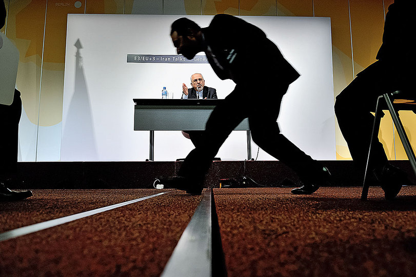 Waiting for the deal: Mark Henley, Waiting for the Iran Deal, Geneva (Series), SwissInfo. © Mark Henley, Swiss Press Photo.