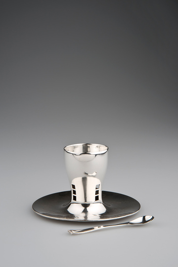 Vienna 1900: Josef Hoffmann, Egg Cup with Salt Spoon, Vienna, 1904. Manufacturer: Wiener Werkstätte © MAK/Katrin Wißkirchen 