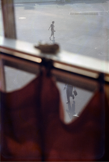 Paris Photo 2013: Saul Leiter, Red Curtain, 1956, Chromogenic print; printed later © Saul Leiter, courtesy Howard Greenberg Gallery, New York Exhibitor : HOWARD GREENBERG.