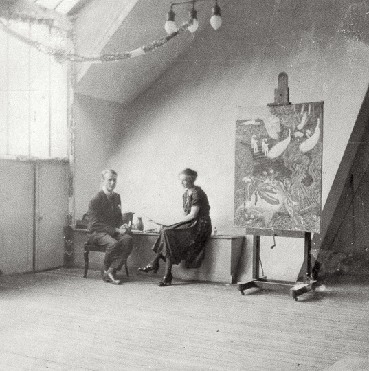 Nils Dardel: Modern Dandy: Nils and Thora Dardel next to ”Crime passionel” in the studio at rue Lepic, 1921 © Riksarkivet, Thora Dardel Hamiltons arkiv. Photo: Unknown.