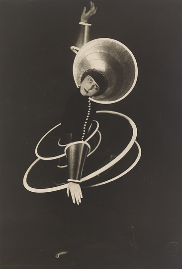 Oskar Schlemmer: Das Triadische Ballett: 