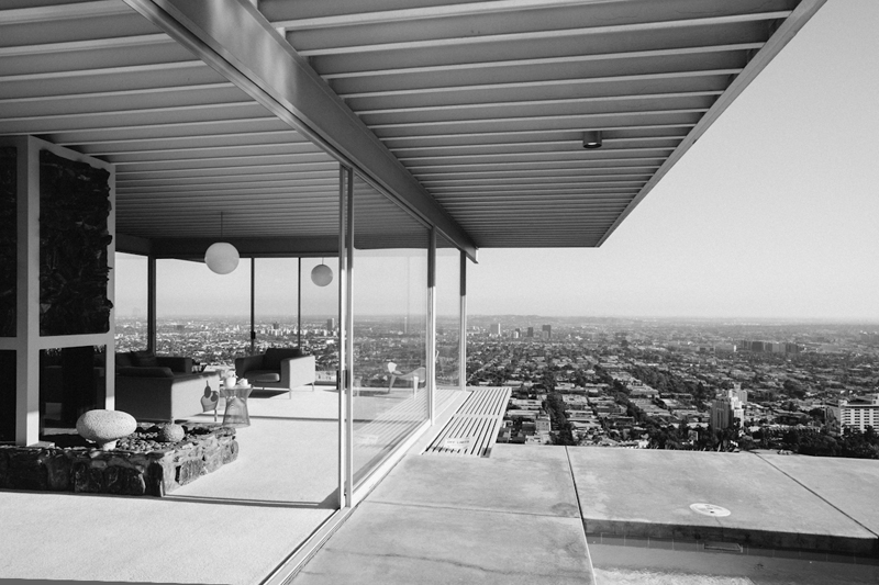 Stahl house: Steel allowed Koenig to create a house that appears almost immaterial. Inside, nothing is allowed to block views—not suspended kitchen cabinetry nor the see-through fireplace. Steel beams and decking provide south- and west-facing overhangs that control summer sun.