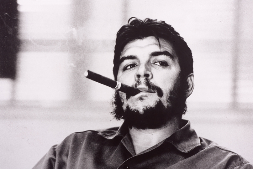 Black & white and color: Che Guevara smoking a cigar, Pablo Picasso in the bullring, Alberto Giacometti in his studio or Le Corbusier while designing - Réne Burri helped shape the history of photography in the 20th century with his photographs and reportages. Ernesto “Che” Guevara, Ministry of Industry, Havana, Cuba, 1963 © René Burri / Magnum Photos