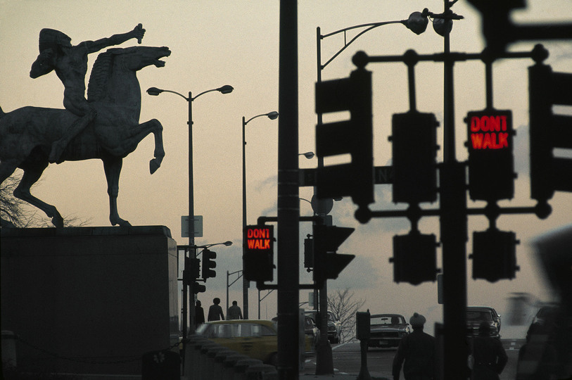 Black & white and color: Chicago, Illinois, USA, 1971, © René Burri / Magnum Photos