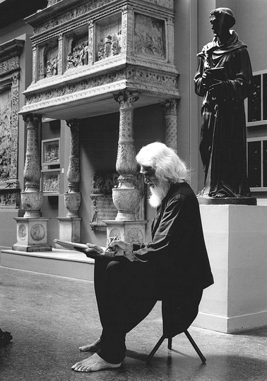 M.F. Husain - Chronicler of Everyday in India: M.F. Husain sketching in the V&A's Cast Courts © Victoria and Albert Museum, London
