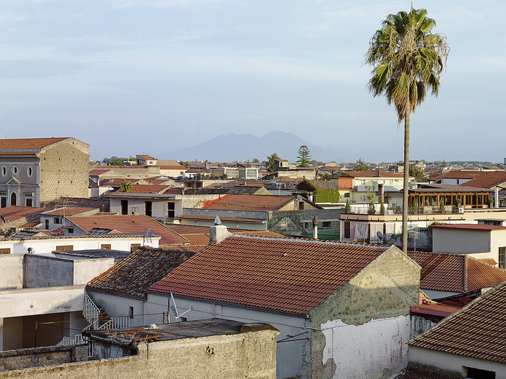 L’ITALIA CI GUARDIA: Tommaso Bonaventura Alessandro Imbriaco Fabio Severo
Vista dalla terrazza della casa di Francesco Schiavone, Casal di Principe, Caserta, 2013
