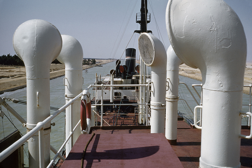 Black & white and color: He dares to create bold details and perspectives, playing with reflections, sharpness and blur. Suez Canal, Egypt, 1956, © René Burri / Magnum Photos