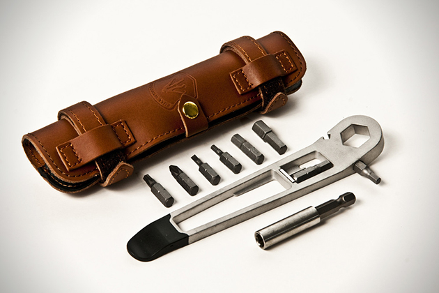 Wishlist: Christmas gifts for gentlemen with style: The Nutter multi tool for bicycles