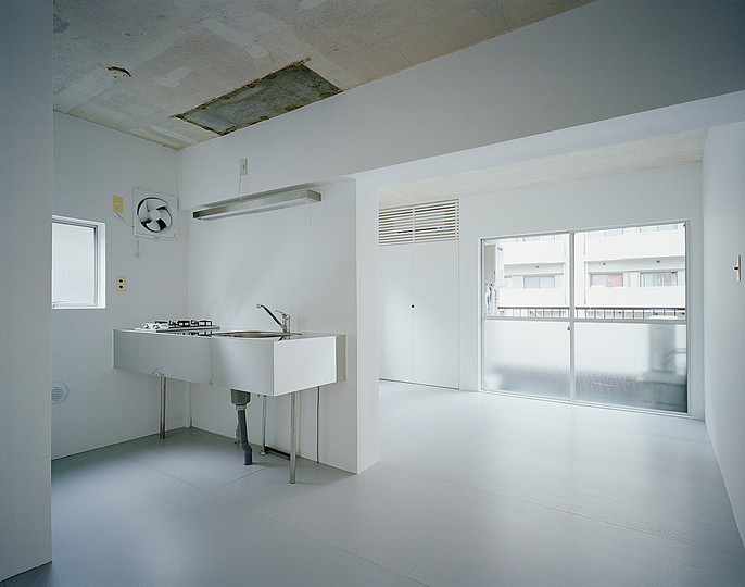 A ROOM IN MARUYAMACHO: 