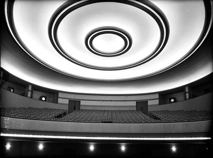 Photo Espana:  Luis Lladó, Cine Barceló, Madrid, 1930. Luis Gutiérrez Soto. Archivo del Centro de Ciencias Humanas y Sociales (CSIC).	