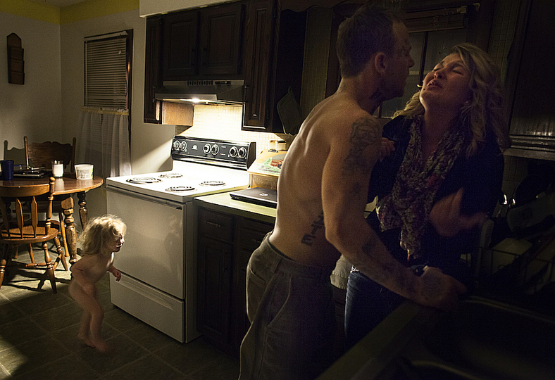 World Press Photo 2014: First prize in reality photo category © Sara Naomi Lewkowicz, USA, for Time. Domestic violence is often a private and unnoticed problem. Maggie (19) lives her two children Kayden (4) and Memphis (2) in Central Ohio. Her new boyfriend of some months Shane (31) has an addiction problem and spent much of his life behind bars. A neighbour intervened and called the police. Shane was arrested for domestic violence.