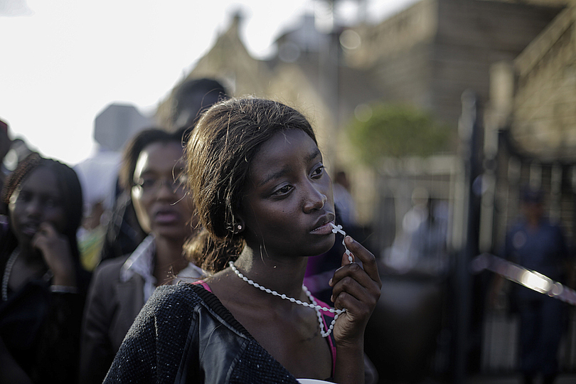 World Press Photo 2014: © Markus Schreiber, Deutschland, for The Associated Press. A woman is disappointed to learn that she can not see the former South African president Nelson Mandela on the third and the last day of the public viewing of his body. Nelson Mandel died on December 5th and more than 100,000 people visited the Union Buildings for the viewing in Pretoria.