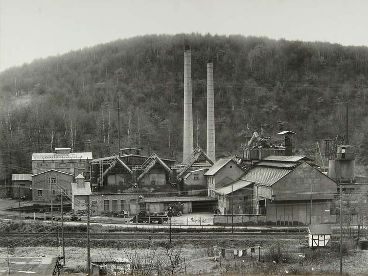 Bernd and Hilla Becher: Hüttenwerk, „Niederdreisbacher Hütte“, Niederdreisbach, Kr. Altenkirchen, 1750, expanded in 1900
