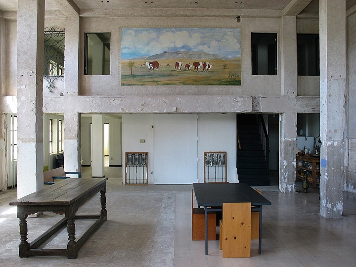 Furniture by Donald Judd: Ground floor, Architecture Studio, 101 North Highland Avenue, Marfa