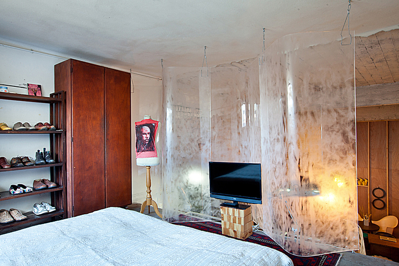 A Charming artistic loft in Tel Aviv, Israel: Alon wanted to create some privacy in the sleep area and to hide it from the visitor's eyes