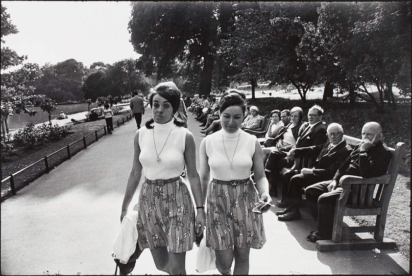 Prince of the streets: His Leica always at hand, his incredible sensitivity for the moment combined with a certain ruthlessness towards his subjects. Garry Winogrand, Untitled, before 1975. © Garry Winogrand