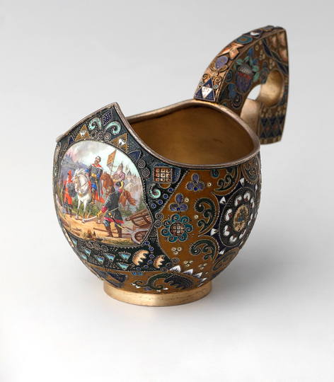 The World of Fabergé: Kovsh (traditional drinking vessel or ladle), Moscow between 1908 and 1917, House of C. Fabergé, artist: F. Rückert, silver, filligre enamel, painted enamel, amalgam, gilt, h. 11,4 cm, l. 15,5 cm © The Moscow Kremlin State Historical and Cultural Museum and Heritage Site.