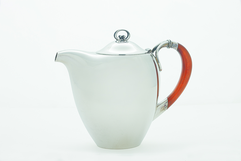 20th Century Silver Tea and Coffee Sets: Coffee pot produced by , Silverwae manufacturer Koch & Bergfeld in the 1950s made of silver,  1950er Jahre pressed and embossed silber (body) and wood (handle). Courtesy: Grassi Museum für Angewandtekunst, Leipzig. Photo: Christoph Sandig.