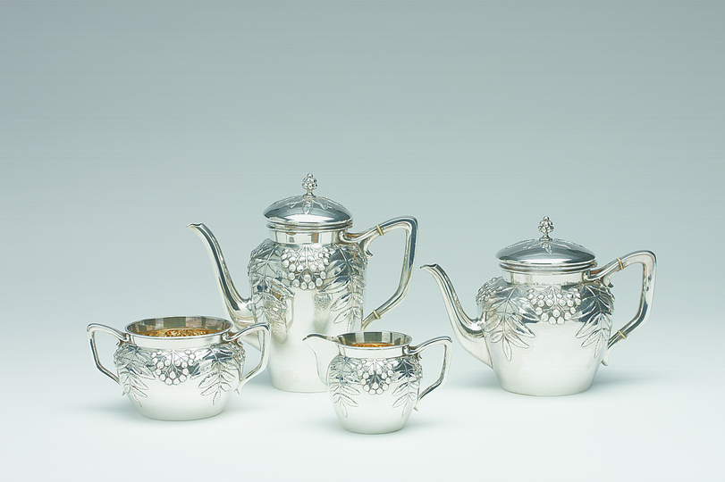 20th Century Silver Tea and Coffee Sets: Coffee and tea service designed and manufactured by silversmith Anton Michelsen in 1907. Material: pressed and embossed silver. Courtesy: Grassi Museum für Angewandte Kunst, Leipzig. Photo: Christoph Sandig.