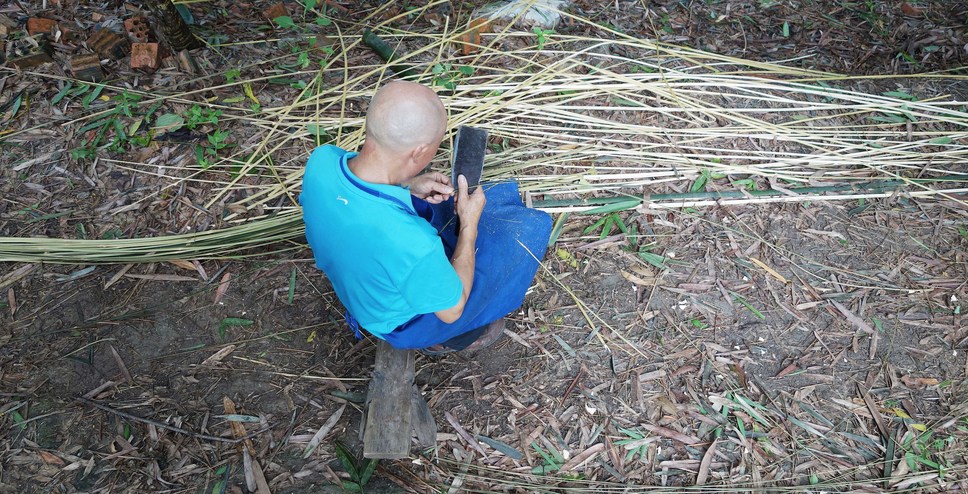 NONGZAO·THE NEST -- Fieldwork On Qingshen Bamboo Weaving Of Sichuan Province, China: Local bamboo weaving craftsman