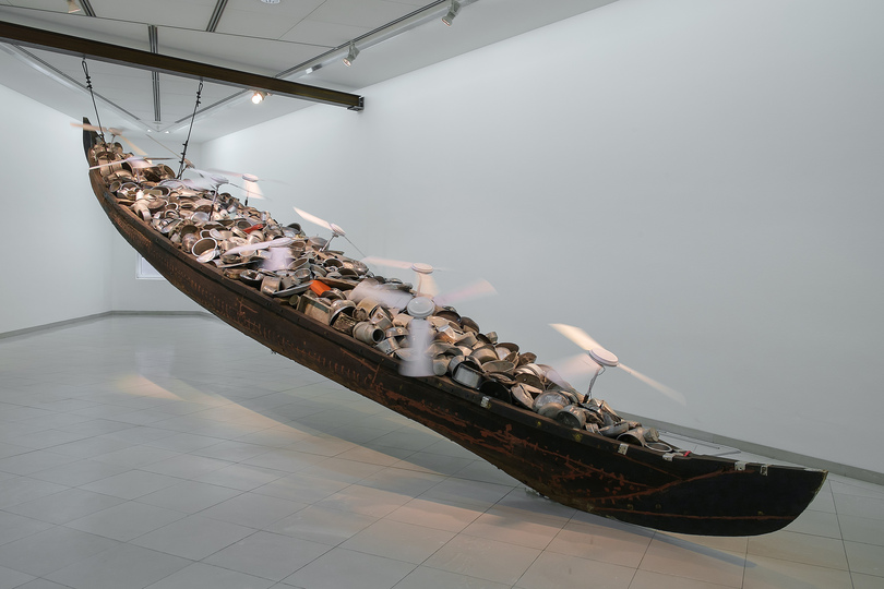 Subodh Gupta - Everything is Inside: Subodh Gupta, All in the Same Boat, 2012-2013. Museum für Moderne Kunst. Photo: Axel Schneider © MMK Museum für Moderne Kunst