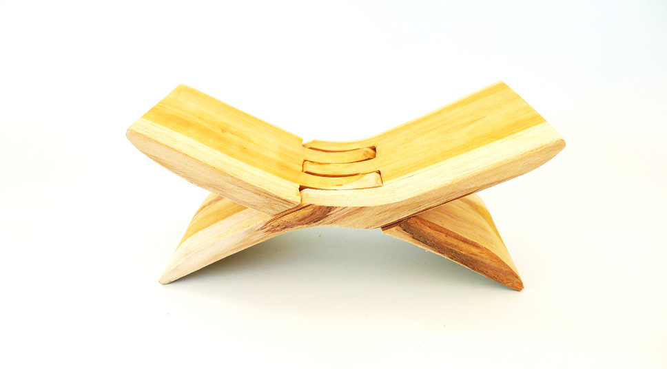 Low Tech can be smart and fun: The foldable headrest is a traditional Thai design made from one single piece of wood, carved to create two interlocking parts.