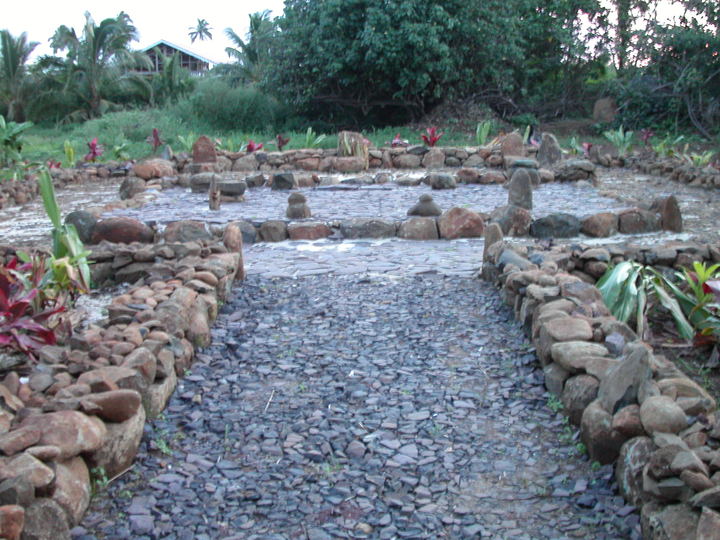 Non-place, Space between: Ceremonial space: Space intentionally held free for ceremonies, festivities, markets. Here shown: A religious ceremonial space on Rarotonga, South Pacific.