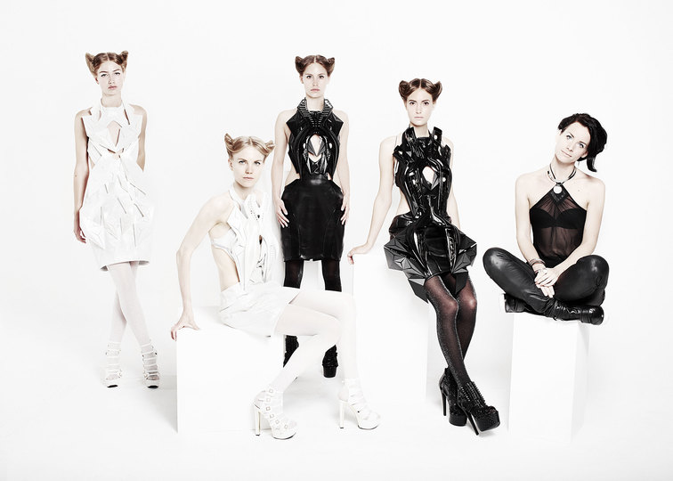 Fashion 4.0: Robotic fashion by Anouk Wipprecht
